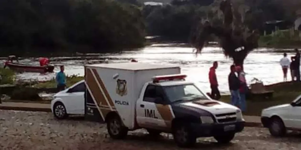 O corpo estava submerso a 200 metros de distância da passarela da Prainha de Castro | Bruno Shimidit