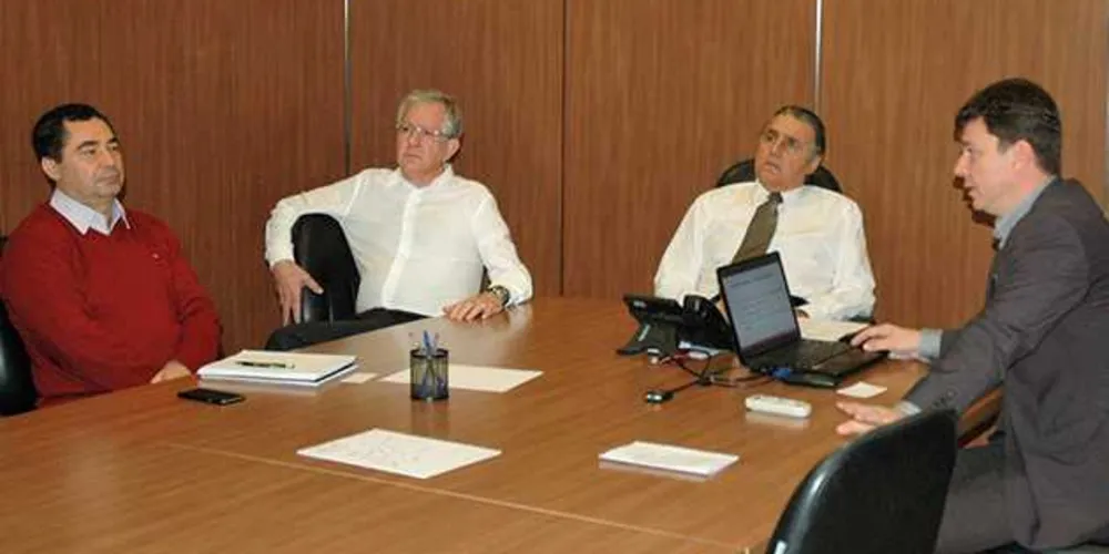 Presidente da Companhia de Habitação de Ponta Grossa, Dino Schrutt, se reuniu com presidente da Cohapar, Abelardo Lupion | Divulgação