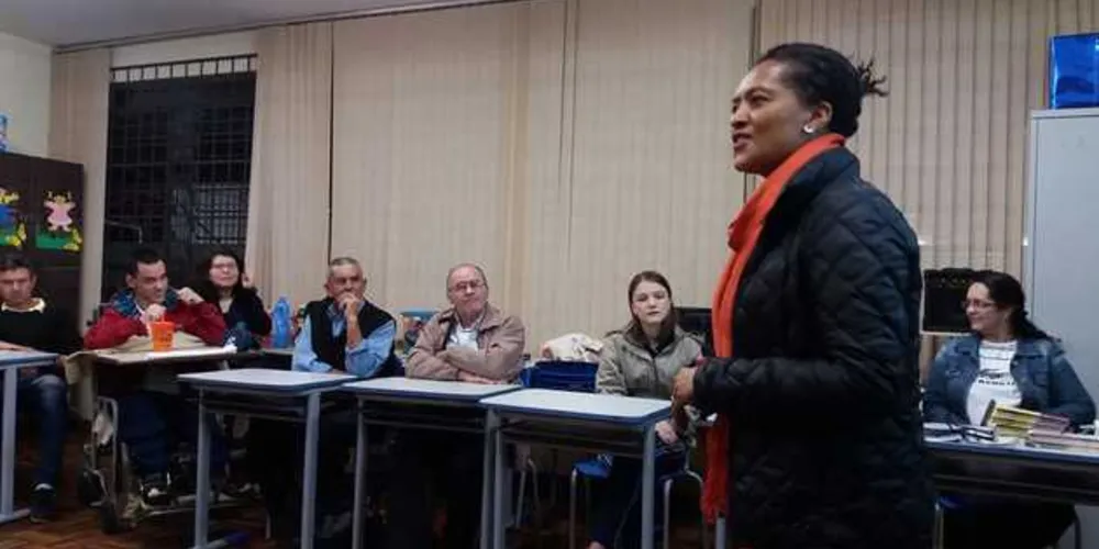 Palestra com a escritora Aparecida de Jesus Ferreira abordou identidades e diversidade racial na sociedade | Divulgação