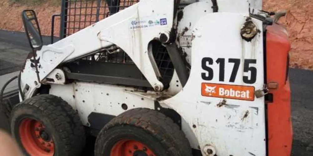 Trabalhador foi atropelado por uma máquina que pesa aproximadamente 3.500 kg | Plantão Policial/WhatsApp