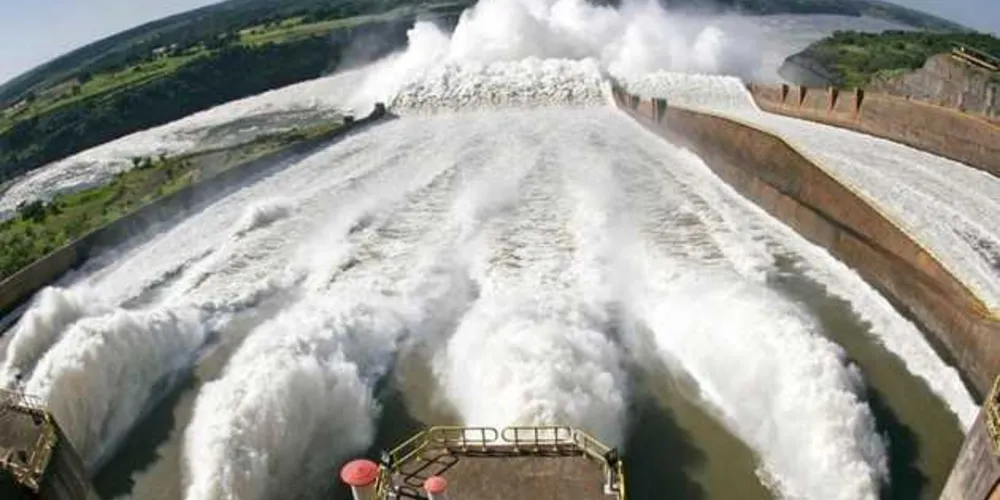 Imagem ilustrativa da imagem Itaipu abre vertedouros devido a excesso de chuva