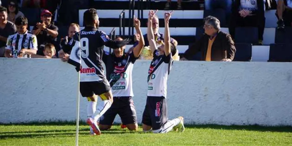 Imagem ilustrativa da imagem Goleiro faz milagre e Operário segura vitória em PG