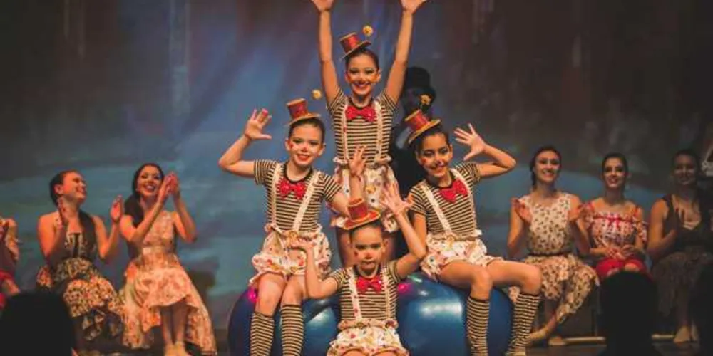 Escola de Dança Fabíola Capri, que tem sede em Ponta Grossa, vai mostrar o espetáculo em 2018 | Divulgação