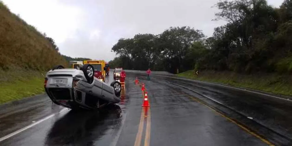 Acidente deixou trecho da rodovia na região de Tibagi interditado por 45 minutos | Divulgação/PRF
