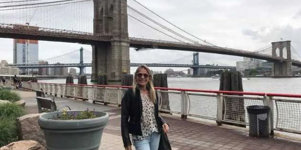 BRINDE A VIDA – Andrea Eberhard Marochi será muito cumprimentada pela passagem do seu aniversário na próxima quinta feira (8). No registro Andrea em recente viagem familiar aos Estados Unidos. Da coluna RC os votos de felicidades infinitas.