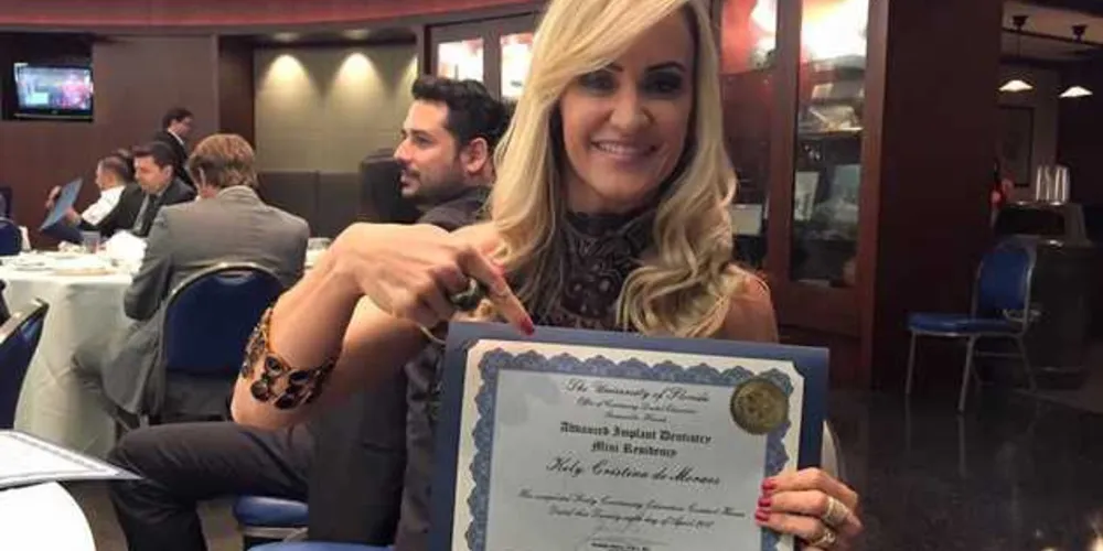 Doutora Kely Moraes, participou de uma mini-residência em pério-implante na Universidade da Flórida 