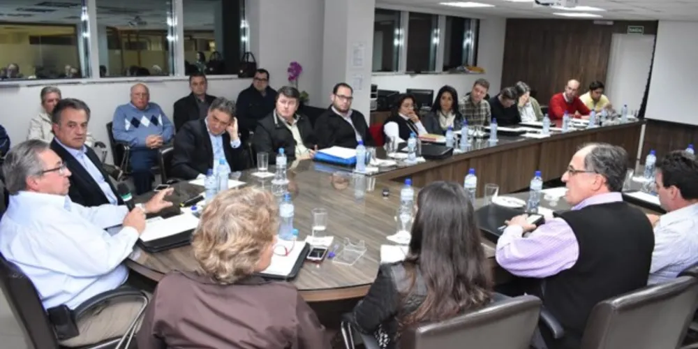 Reunião aconteceu na última segunda-feira (10) e deputado garantiu verba de investimento