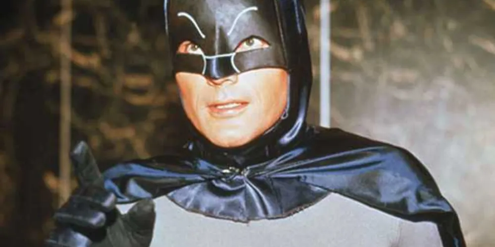 Adam West ficou conhecido por interpretar o Batman na série de TV dos anos 1960 | Reprodução