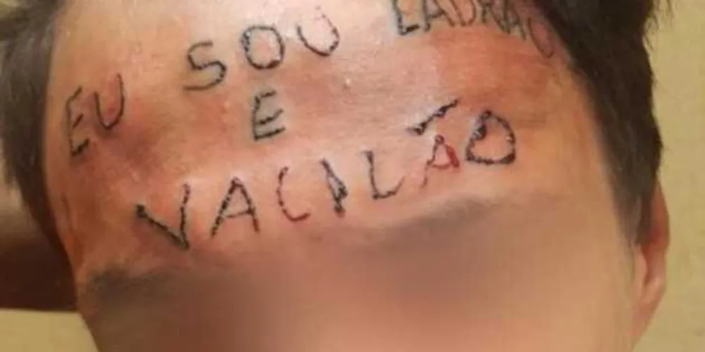 Imagem ilustrativa da imagem Tatuador é preso após escrever “ladrão e vacilão” na testa de suspeito