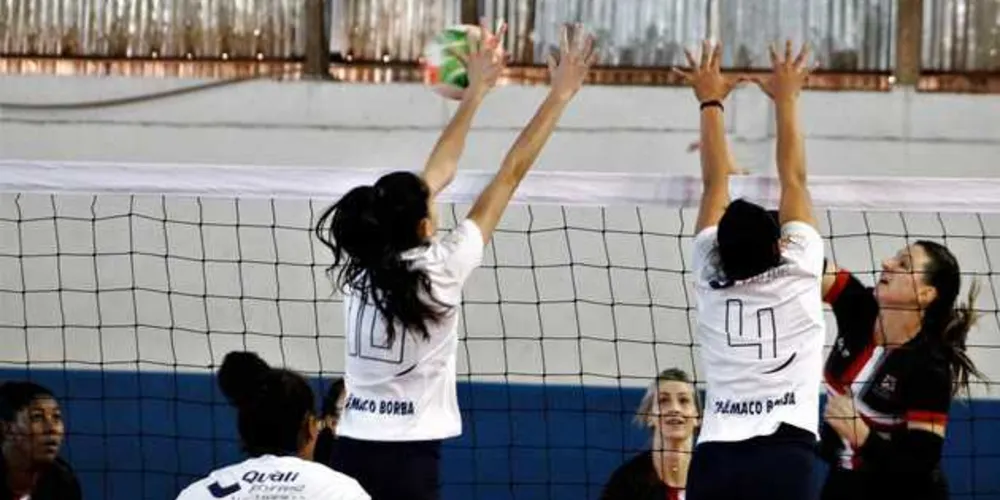 Equipe feminina de Telêmaco Borba terminou a primeira etapa invicta e faturou o título em Toledo