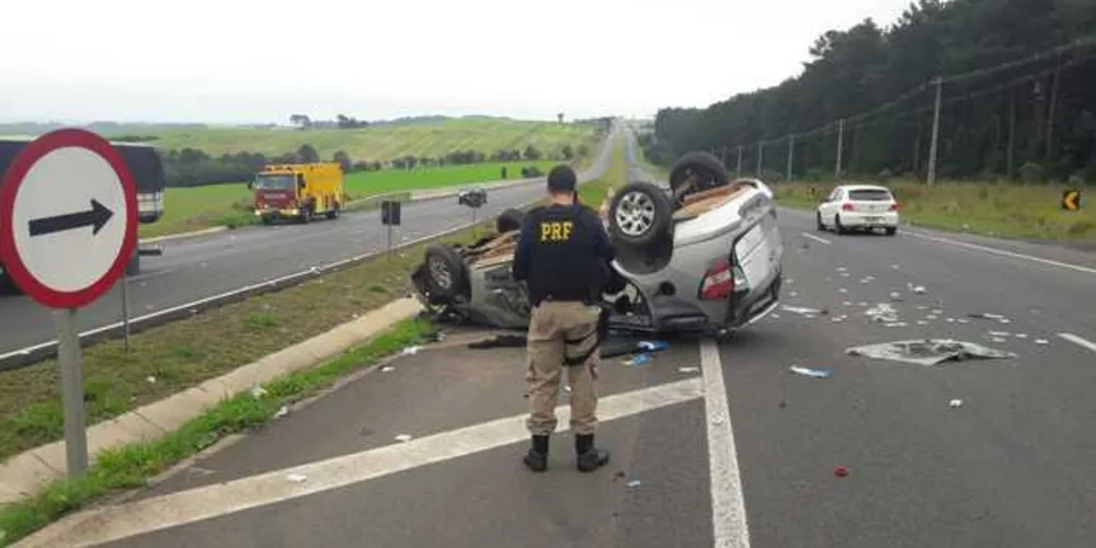 Acidente aconteceu por volta das 10 horas, no km 470 da Rodovia do Café, na entrada de Ponta Grossa