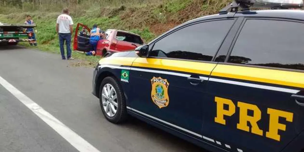Imagem ilustrativa da imagem Motorista é preso após capotamento na região