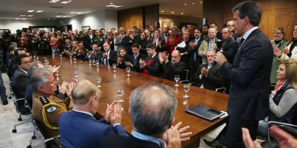 Imagem ilustrativa da imagem Governador empossa novos secretários estaduais