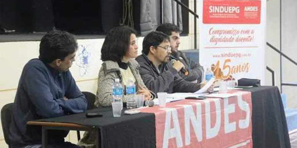 Em assembleia, professores definiram duas paralisações para os dias 20 e 30 deste mês | Divulgação