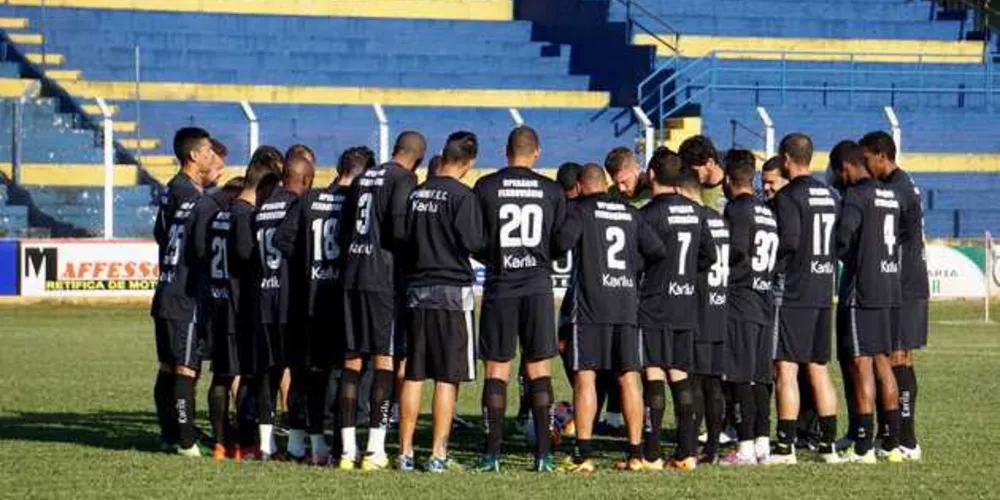 Jogadores treinaram nesta terça no Estádio Municipal Anilado, em Beltrão | Bianca Machado/Operário