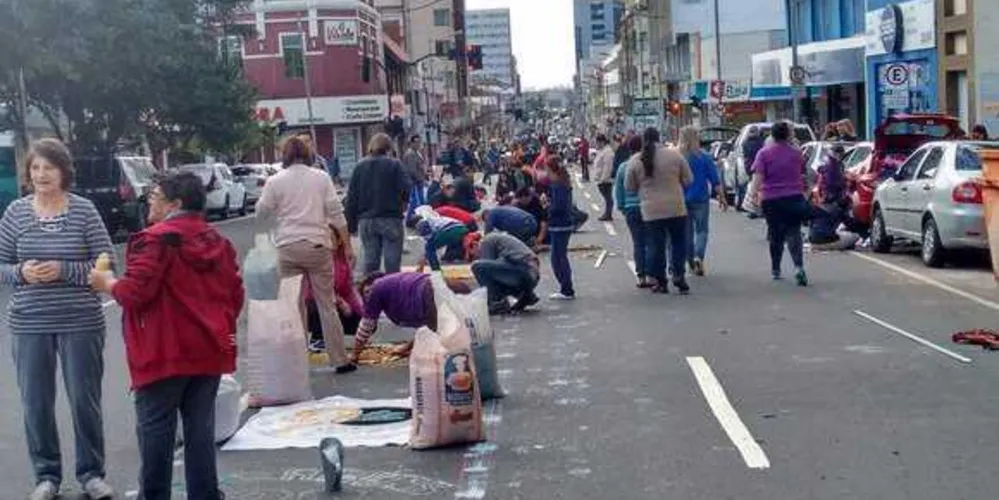 Imagem ilustrativa da imagem Procissão modifica trânsito no centro de PG