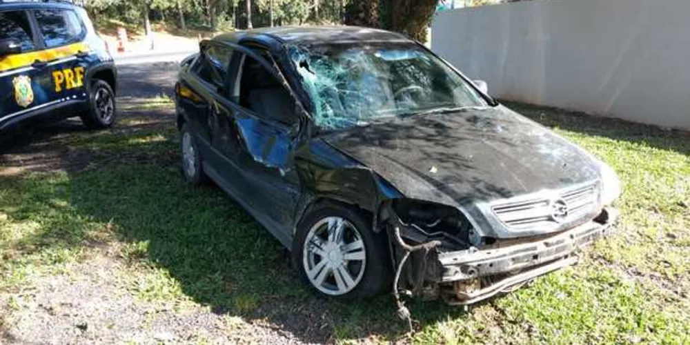 Passageiro sofreu lesões graves e foi encaminhada a um hospital de Ponta Grossa | Divulgação/PRF