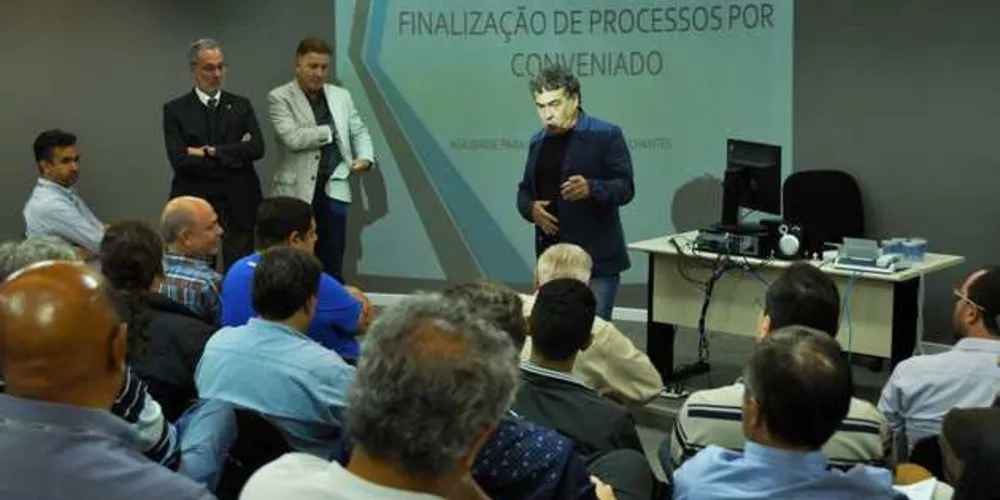 Imagem ilustrativa da imagem Detran facilita processo do primeiro emplacamento nos despachantes