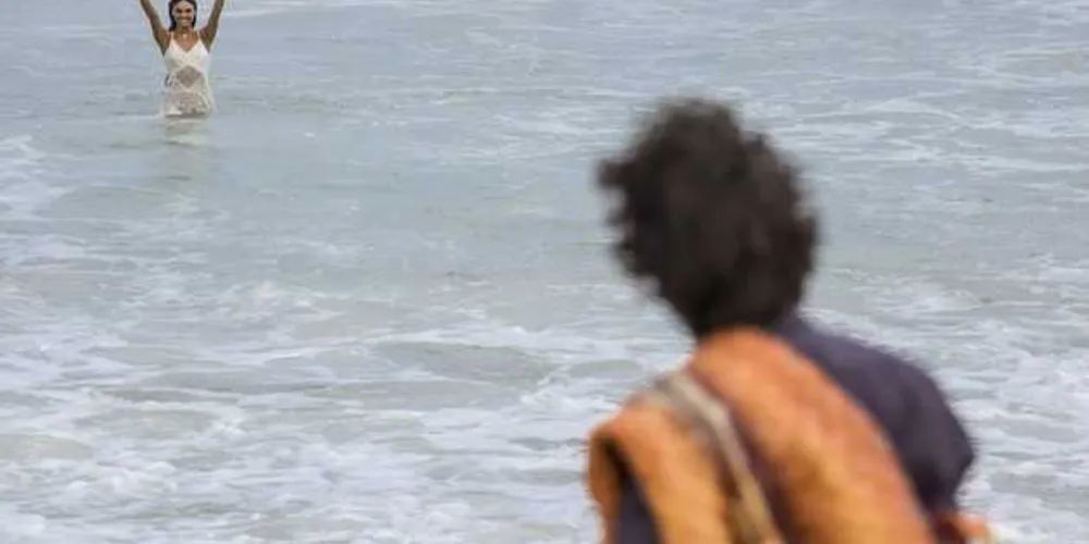 Imagem ilustrativa da imagem Ruy encontra Rita na praia com a cauda