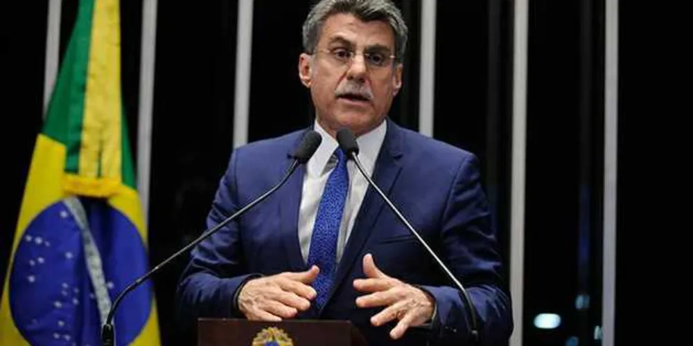 Imagem ilustrativa da imagem Jucá lê relatório favorável à reforma trabalhista no Senado