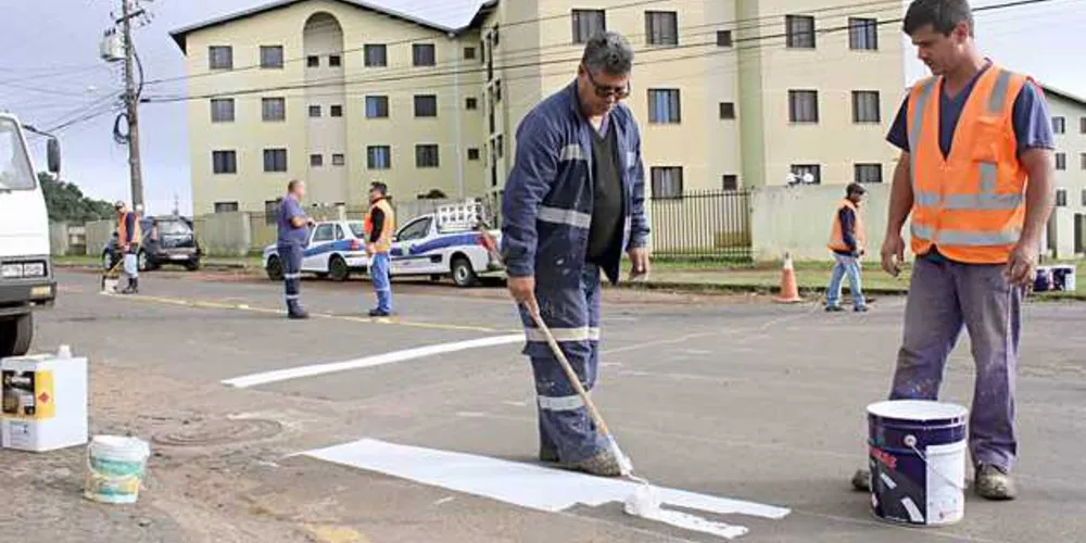 De janeiro a maio de 2017,  foram pintados 8.008m² de faixas e instaladas 758 placas de sinalização