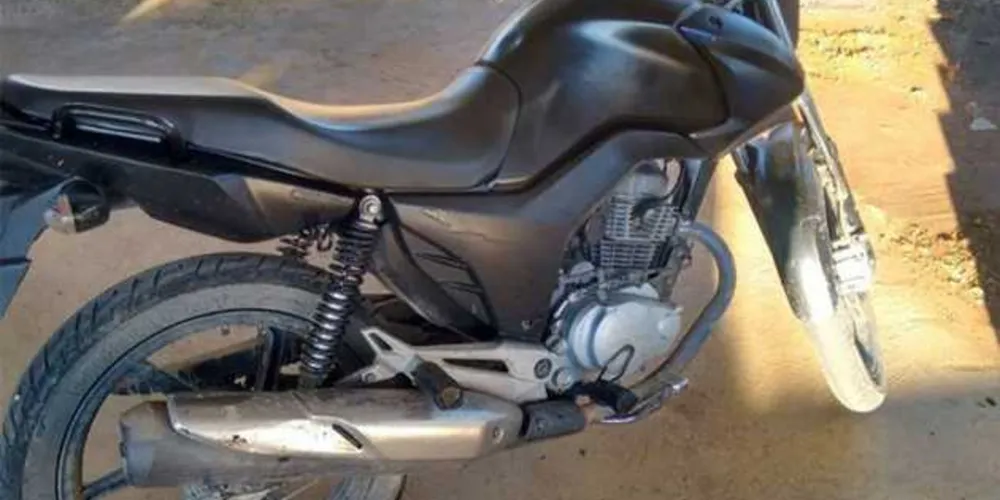 Motocicleta usada pelos bandidos foi abandonada | Rádio Najuá