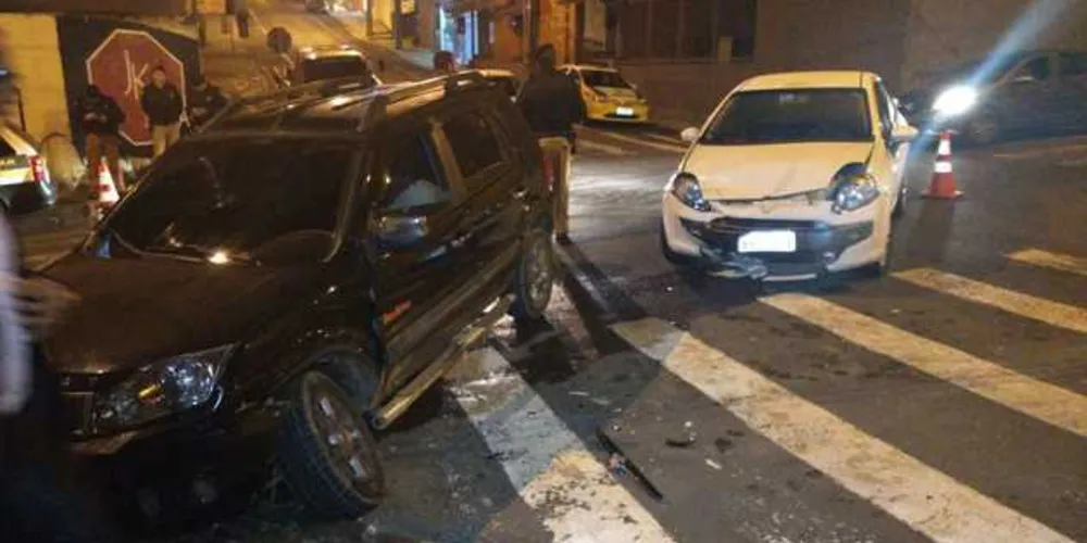 Acidente aconteceu na área central da cidade e deixou motoristas dos dois veículos envolvidos com lesões leves | aRede/COP