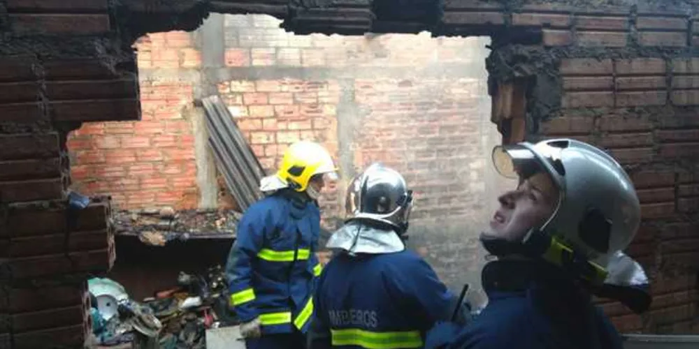 Fogo foi controlado rapidamente e atingiu apenas um cômodo da residência | aRede/COP