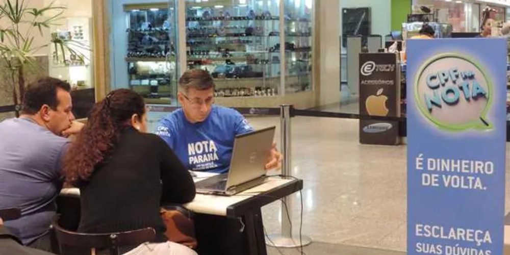 Na ação do programa, o usuário se cadastra e retira o cartão na hora | Divulgação