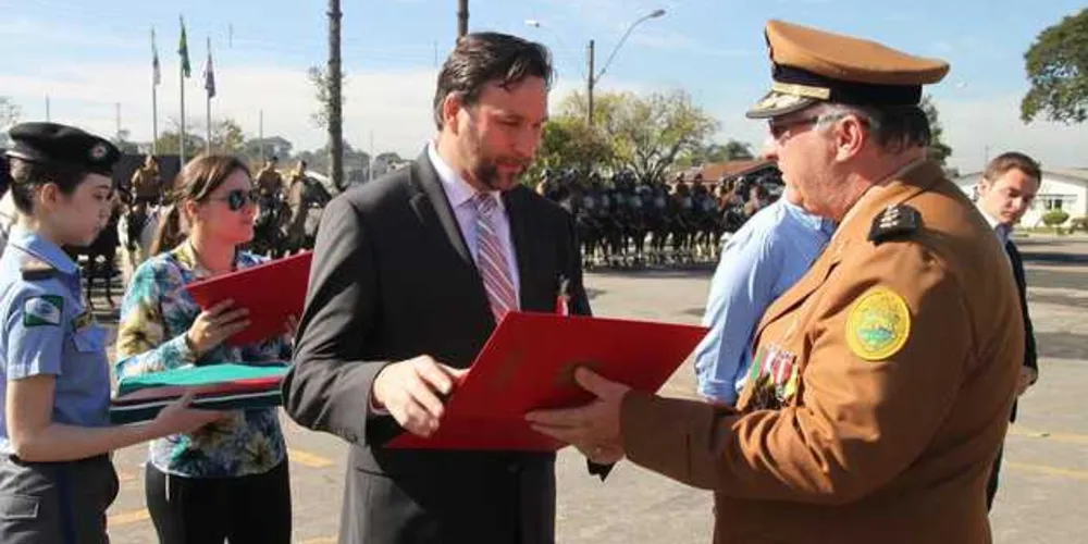 Imagem ilustrativa da imagem Pauliki recebe Medalha Heróis da Cavalaria da PM