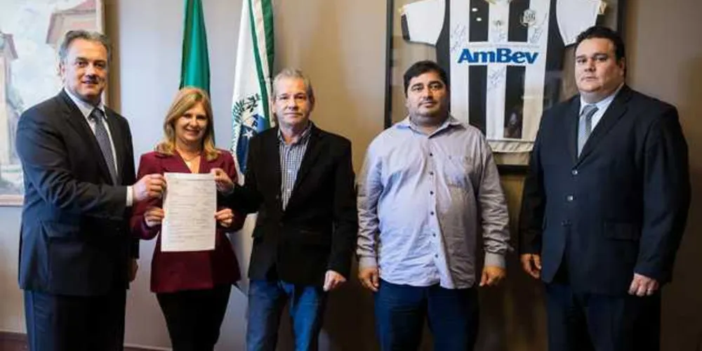 Imagem ilustrativa da imagem Plauto assina convênio de compra de maquinário para Ortigueira