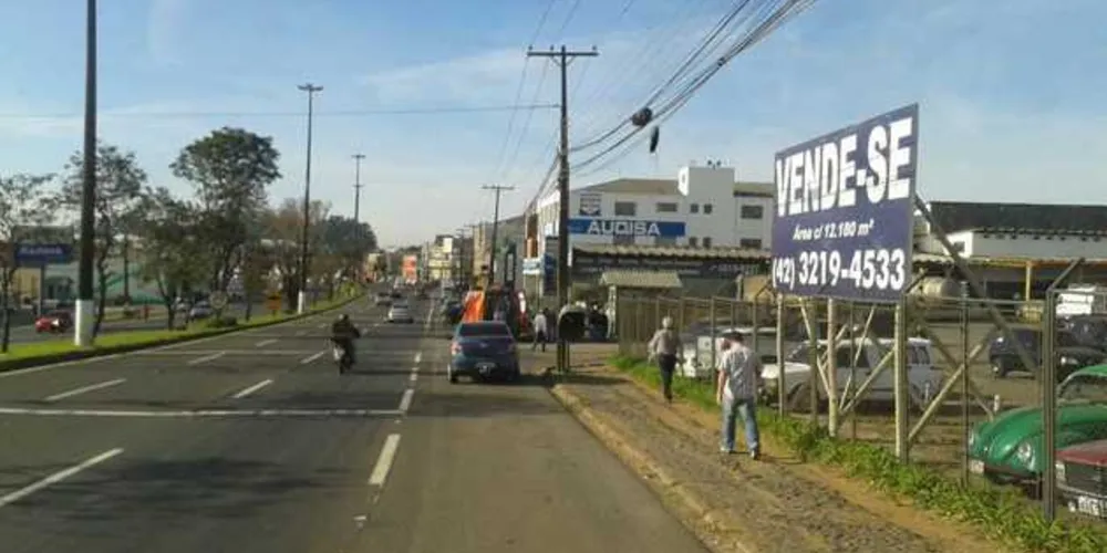 O idoso realizava manutenção de rotina em uma oficina mecânica quando se feriu