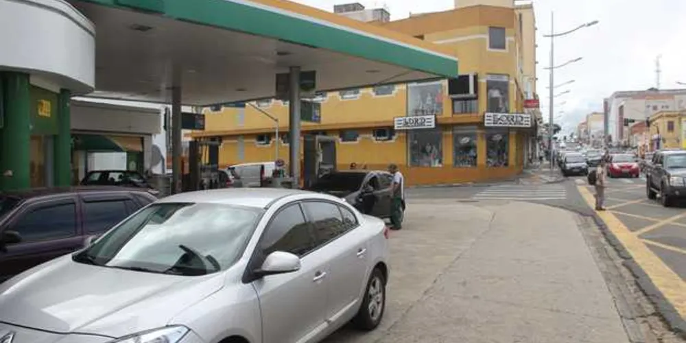 Imagem ilustrativa da imagem Petrobras reduz preço da gasolina em 5,9%