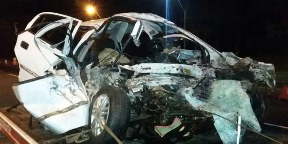 Motorista de carro com placas de Arapongas morreu depois de bater de frente com caminhão | Divulgação/PRF