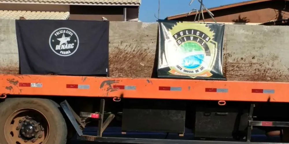 Entorpecente, avaliado em torno de R$ 2 milhões, foi localizado escondido em um fundo falso, dentro de um caminhão guincho