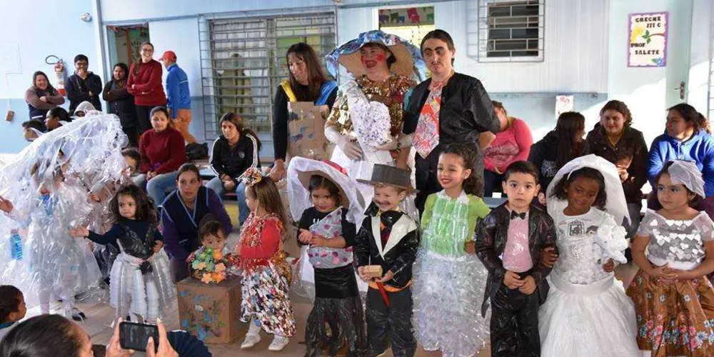 Imagem ilustrativa da imagem CMEI em Carambeí transforma lixo em bens de consumo
