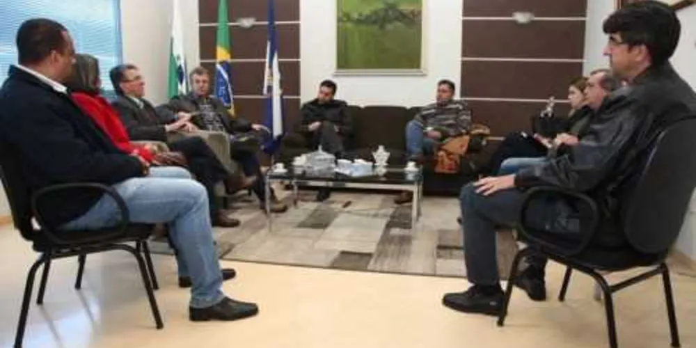 Imagem ilustrativa da imagem Reitor da UEPG se reúne com o deputado Márcio Pauliki