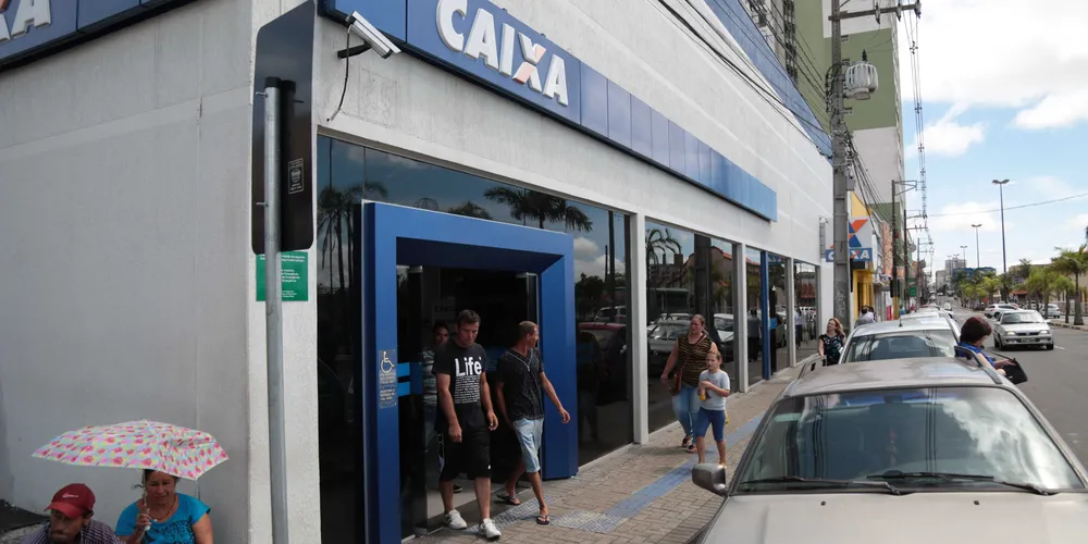 Imagem ilustrativa da imagem Agências Caixa abrem neste sábado para saque do FGTS