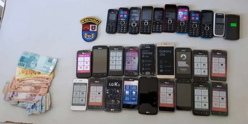 PM recuperou 29 celulares e a quantia de R$ 653 em dinheiro que haviam sido roubados do estabelecimento | Divulgação/PM