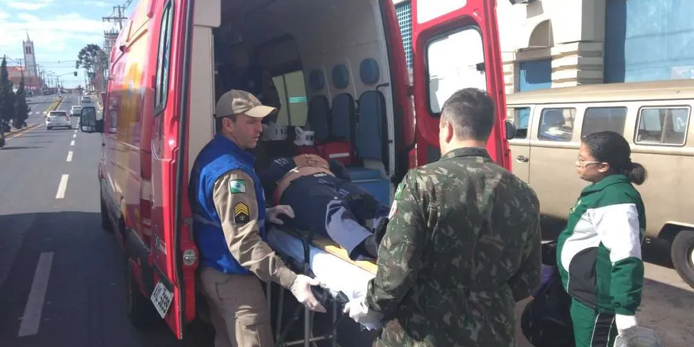 Vítima foi socorrida por equipes do Corpo de Bombeiros