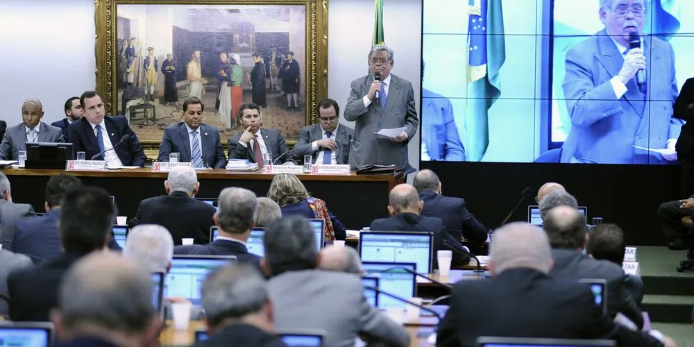 Relator recomenda prosseguimento da denúncia da PGR contra Temer