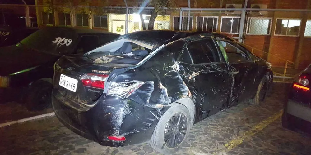 Os dois ocupantes do carro tiveram apenas ferimentos leves e acabaram detidos | aRede/COP