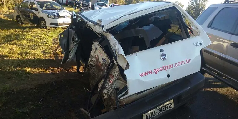 Imagem ilustrativa da imagem Motorista de carro sobrevive à grave acidente na PR-151