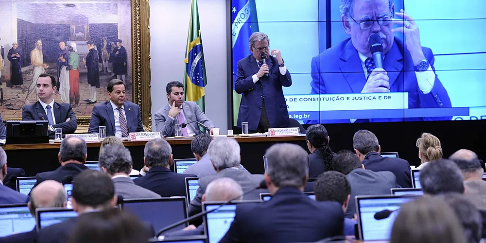Imagem ilustrativa da imagem CCJ rejeita parecer contra Michel Temer