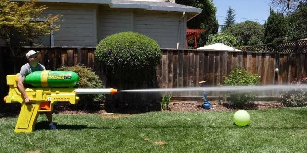 Mark Rober e sua mais nova invenção /Foto: Reprodução/Mark Rober