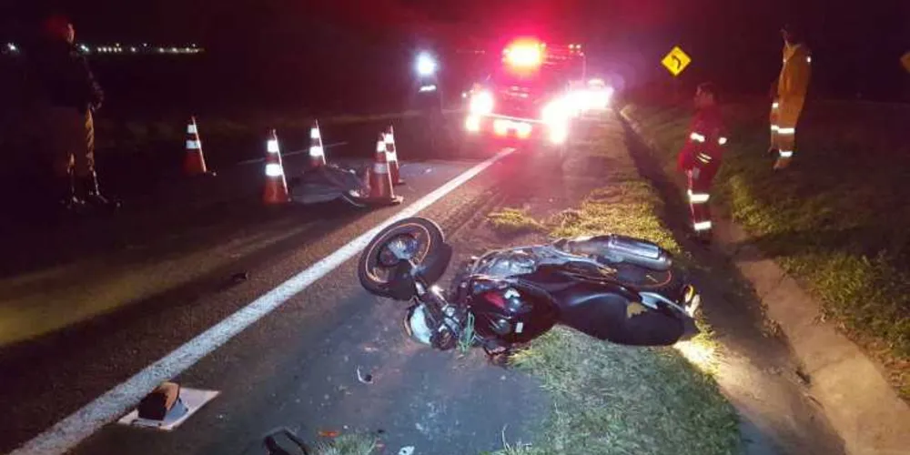 Imagem ilustrativa da imagem Motociclista morre após colisão com caminhão na PR-151