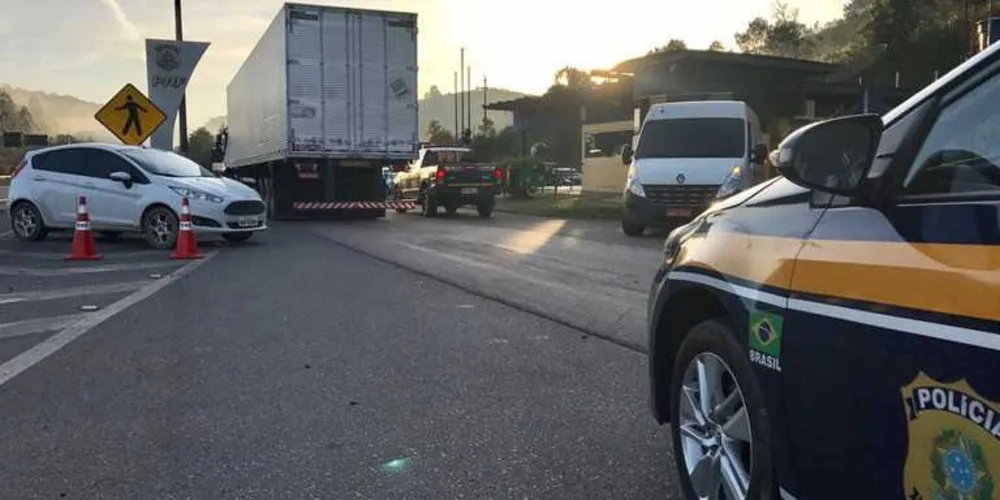 Imagem ilustrativa da imagem PRF liberta dois motoristas e recupera quatro veículos