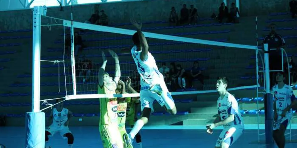Na disputa com Castro, equipe da casa ficou com o lugar mais alto do pódio no vôlei masculino | Divulgação/Thaís Fernanda Mendes