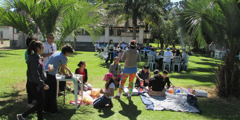 Imagem ilustrativa da imagem Caminhada turística em Castro reúne mais de 200 participantes