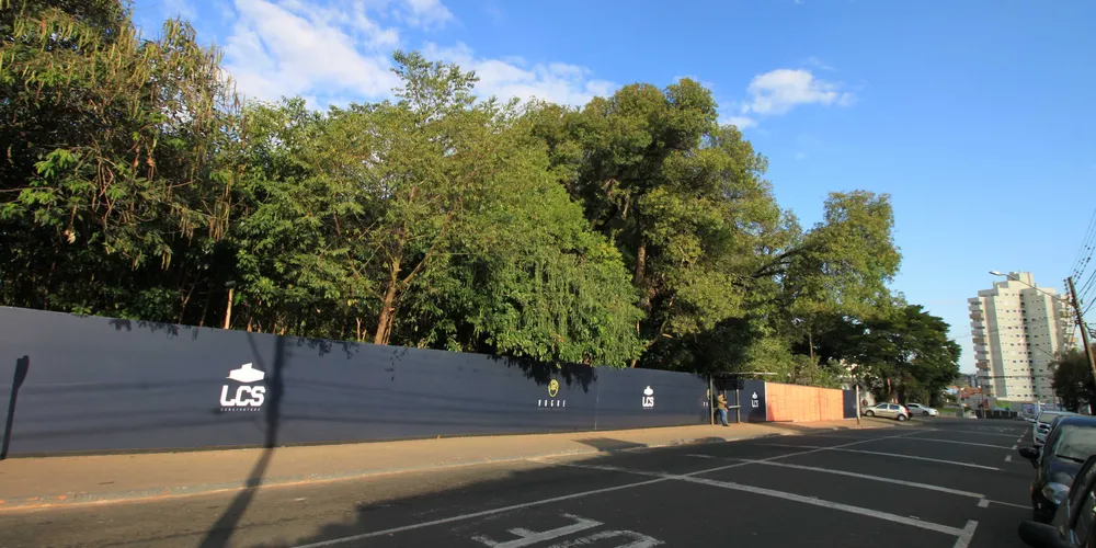 Imagem ilustrativa da imagem MP apura derrubada em ‘parque’ para construção de prédio